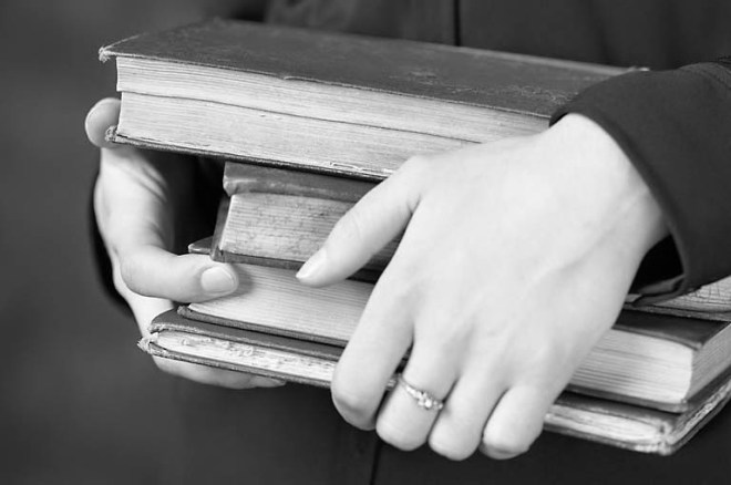 a9d9a-handscarryingbooks1